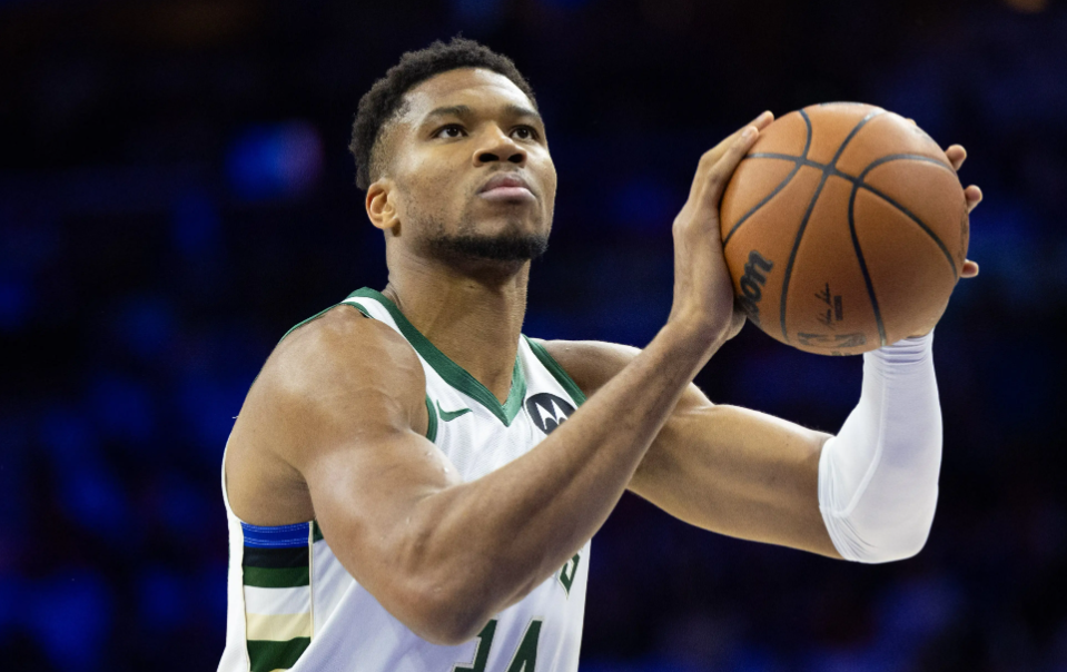 NBA国际球员最强阵容：姚明难上榜，东契奇也只能打第六人