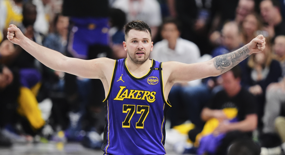 NBA国际球员最强阵容：姚明难上榜，东契奇也只能打第六人