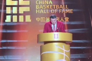 名人堂演讲幽默调侃！刘玉栋to巩晓彬：酒量也差点意思 祝贺