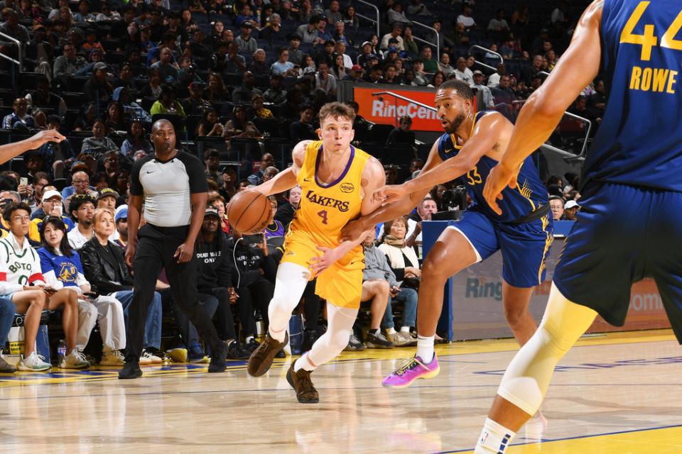 布朗尼缺席！湖人遭勇士逆转夏联首败 斯威德24+8克内克特13中3