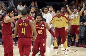 开云体育入口-三剑客复仇了！米切尔24+12+7+4断&amp;阿伦25+12&amp;小莫布里22+7+4