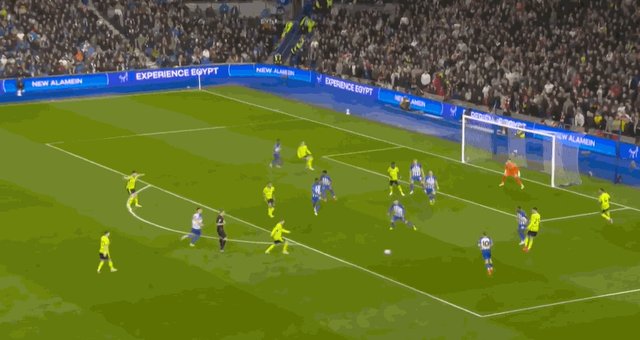 1712431466285039236.gif 厄德高右脚射门.gif