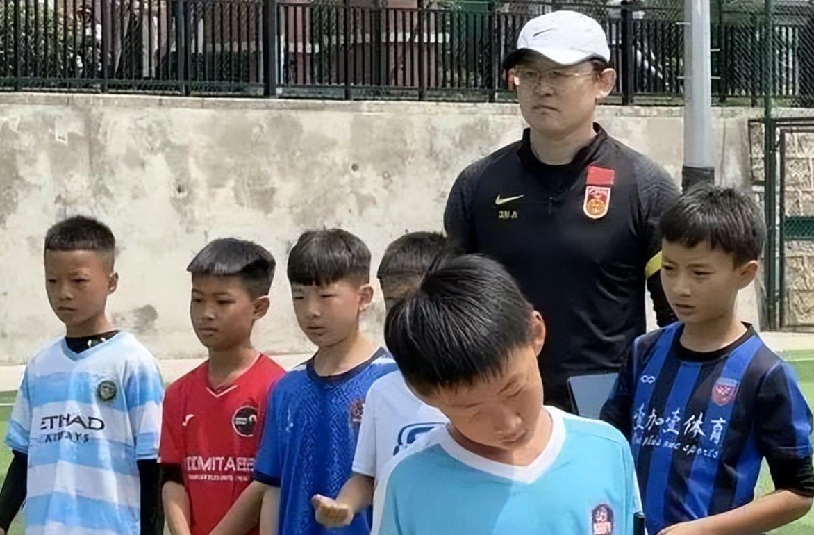 开云体育入口-体坛周报名记：孙继海向学员要赔偿金不合规 中国足协公开做法盲