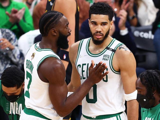 开云体育APP下载-绿军双枪蜕变记：从被质疑到联盟火力最强二人组