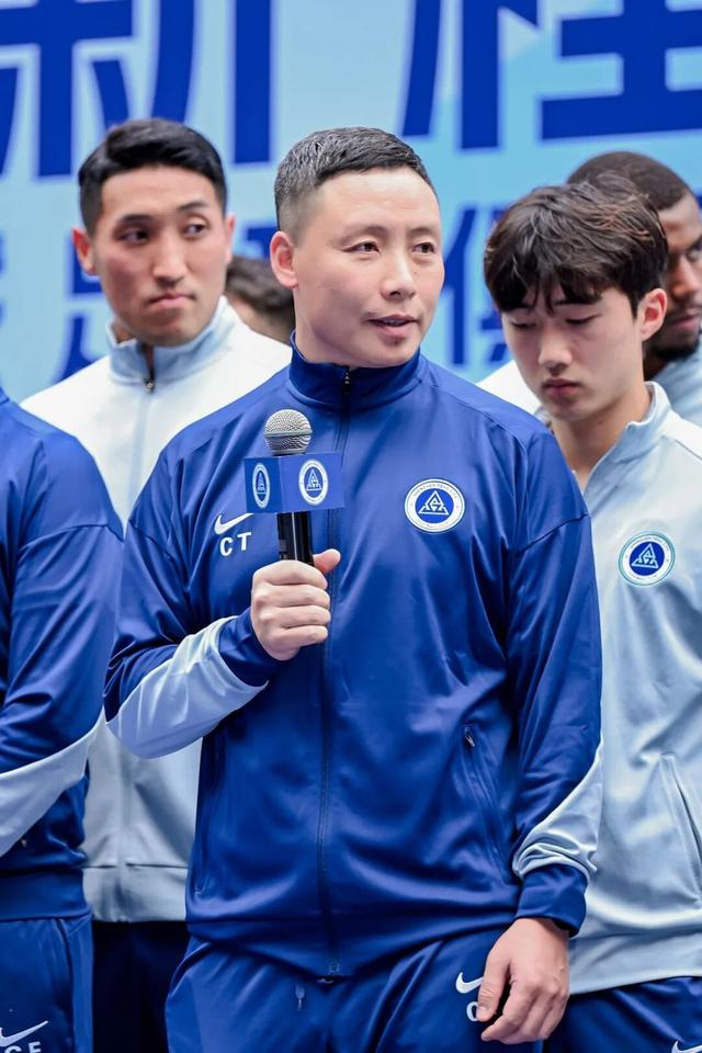 开云体育下载-深圳新鹏城2026赛季出征，陈涛：当所有人疯狂时，我必须要保持冷静|新赛季|姜至鹏|球队|俱乐部|球员_新浪体育_新浪新闻