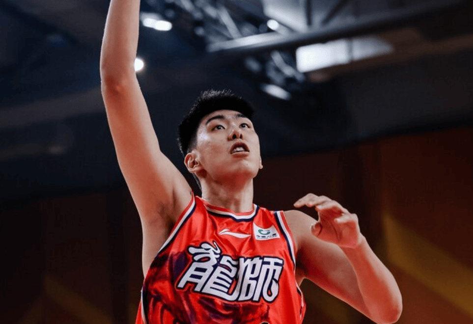 开云APP-两战轰37+24！中国男篮22岁2米26中锋崛起：郭艾伦助他再蜕变