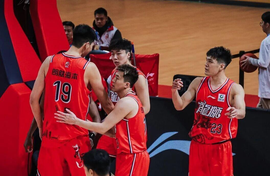 开云APP-两战轰37+24！中国男篮22岁2米26中锋崛起：郭艾伦助他再蜕变